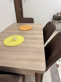 ميز طعام • خشبي • ٤ كراسي