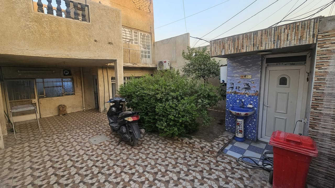 الدار للبيع الموقع سويب قرب الشرطة الخامسة الفرع مقابيل اسواق طه المساحه142.5متر الواجه7.5النزال19
1_كراج + حديقه الطول10متر العرض7.5متر
2_استقبال طول 5.5مترعرض 3.5متر
3_المطبخ الطول 3 متر العرض3.5متر
4_غرف نوم العدد 3 غرفتين الطول 4.5متر
العرض3.5متر+غرفه الطول 5.5متر العرض3.5 
5_مساحة درج الطول 5متر العرض 3.5متر
6_ حمام وتوليت العدد 2 داخلي مشترك الطول1.60متر العرض 2متر +خارجي مشترك الطول 1.40متر العرض2متر
7_منور خلفي(ترك)الطول1.30متر العرض3.5متر
8_ السطح عدد 2 

الدار للبيع الموقع سويب قرب الشرطة الخامسة الفرع مقابيل اسواق طه المساحه142.5متر الواجه7.5النزال19

للأستفسار الأتصال
***********
