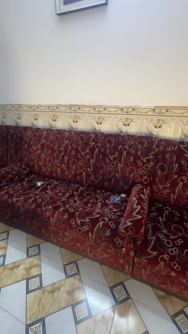 السلام عليكم تخم قنفات للبيع حسب ترتيب يصير ديواني ويصير. قنفات  متفرقه  نضيف واسفنج اصلي تجون وتحكمون بس لان جبير مجبورين نبيعه


**إذا كنت صاحب هذا الإعلان وتريد حذفه لأي سبب، رجاءا أرسل رسالة إلى الدعم الفني**