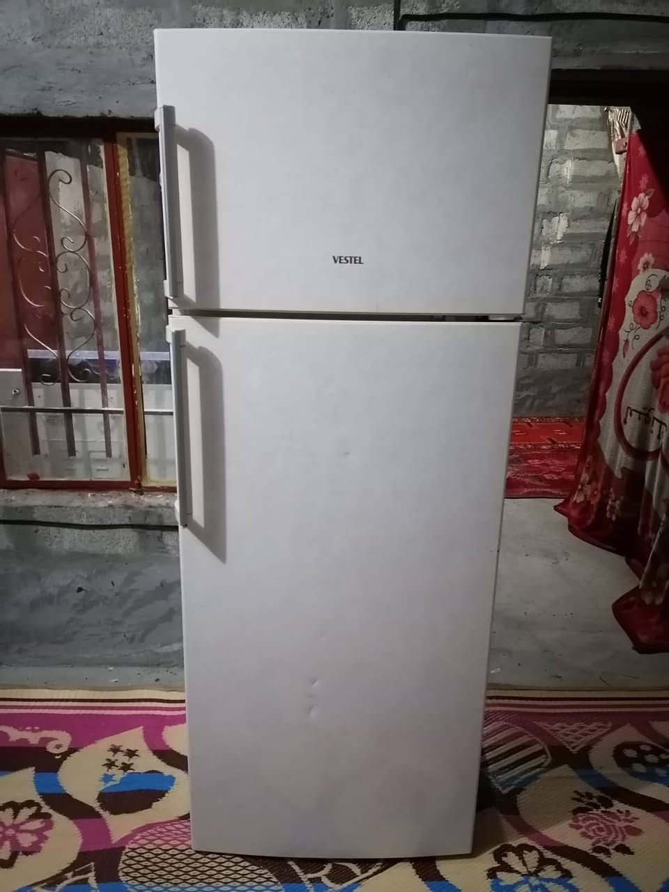 ثلاجه للبيع 18 قدم في منطقه الشهامه قرب جامعه تكريت الشركه التركيه رقم الهاتف***********
