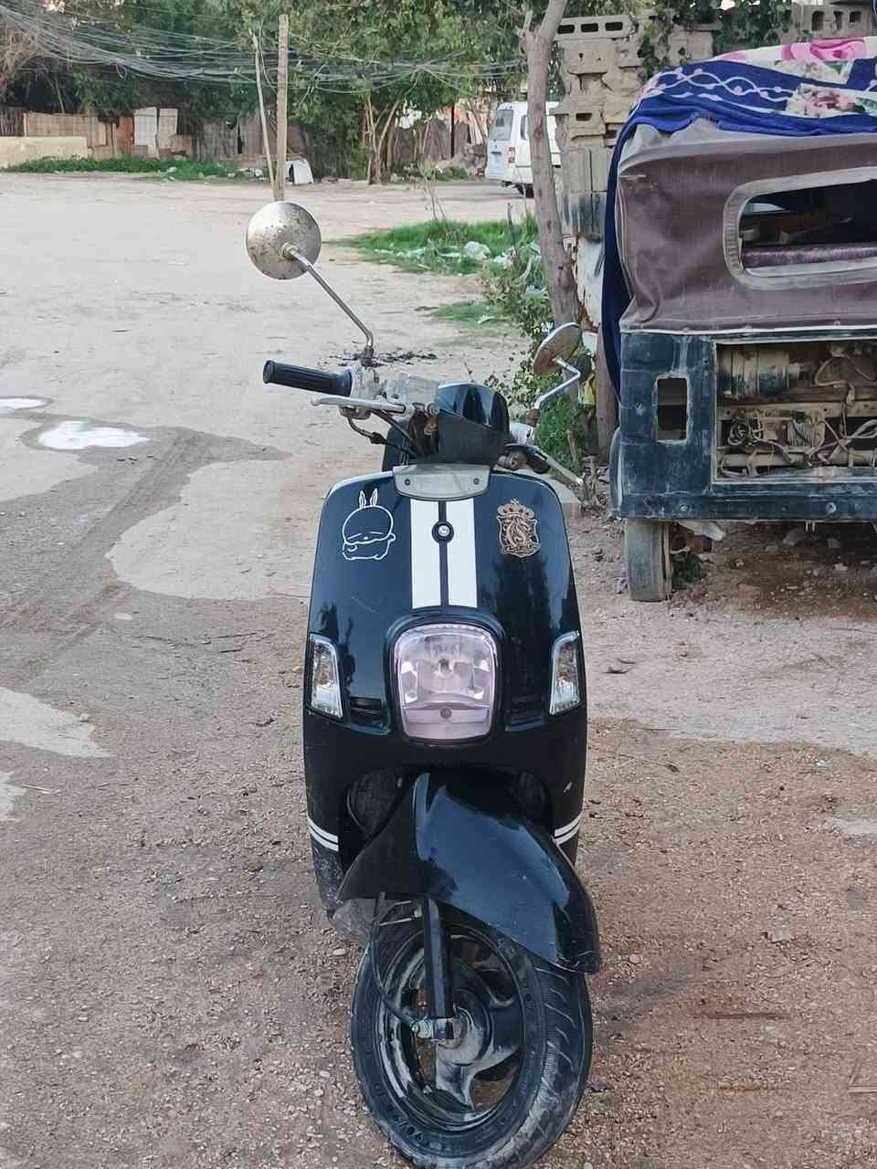 سلام عليكم دراجه للبيع موديل 2004دراجه رمبه جديده وصل معرض  طلعتي من البيت للشغل السعر مليون وميتين وبيها مجال هاذا رقمي ***********
