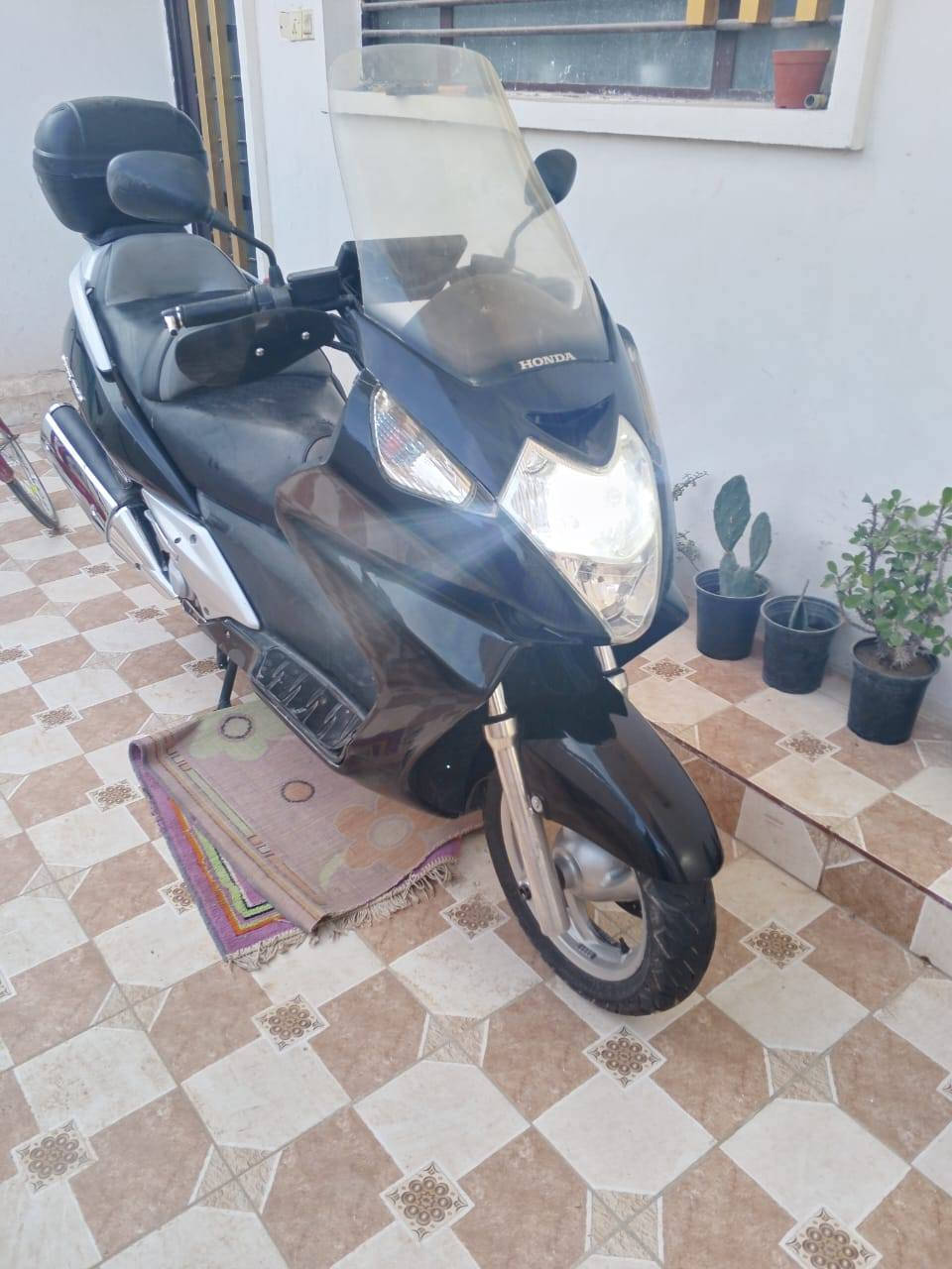 السلام عليكم للبيع سلفر ونج حجم ٦٠٠ سسي دراجه جديده حيل شلعه ومعدل العنوان واسط السعر ١٦ وبيها مجال ***********
