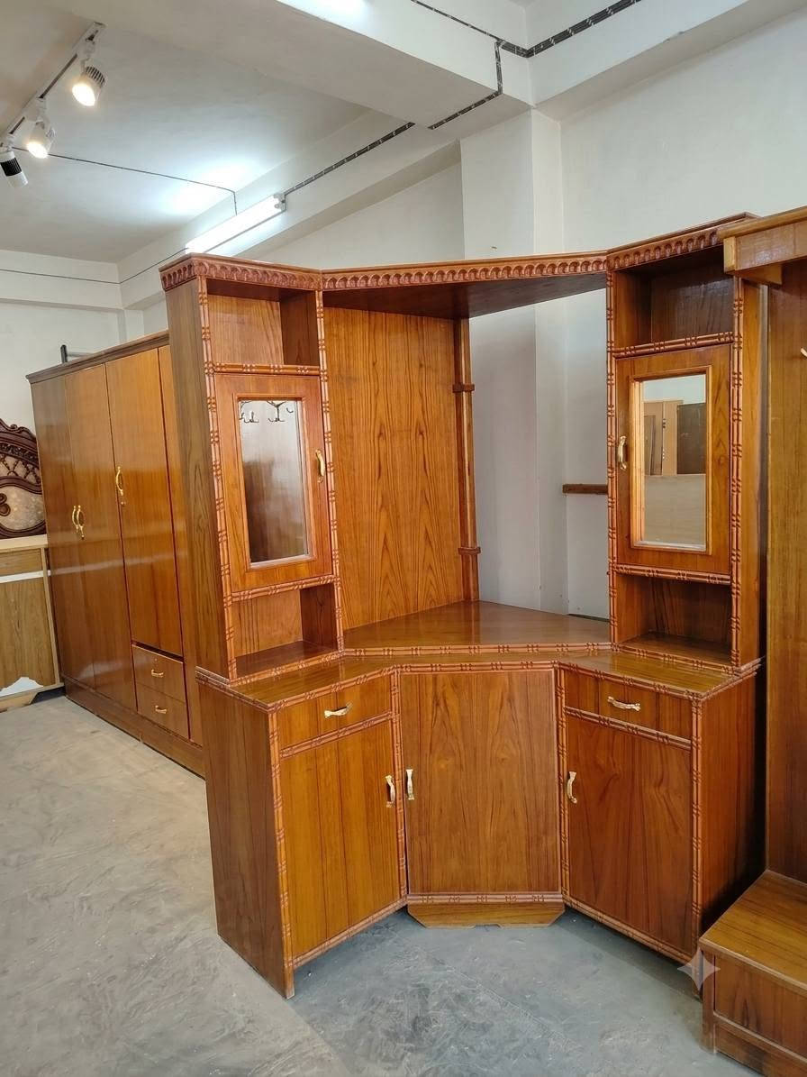 بسم الله وعلى بركة الله...  (#متاح_للبيع)
كنتور ابو البابين #للبيع.... ميز مرايه #للبيع
جربايه ام نفرين #للبيع... زاويتين مال  ملابس #للبيع
ومتاح ميز يرهم المرايه ويرهم للبلازمه #للبيع
غراض حلوه ونضيفه وحطاطه واسعارها مناسبه جداا
#الاستفسار_خاص_أو_على_رقم_***********
موقعنا. مدينة حديثة. مقابيل كراج القديم او سوق الجمعه
