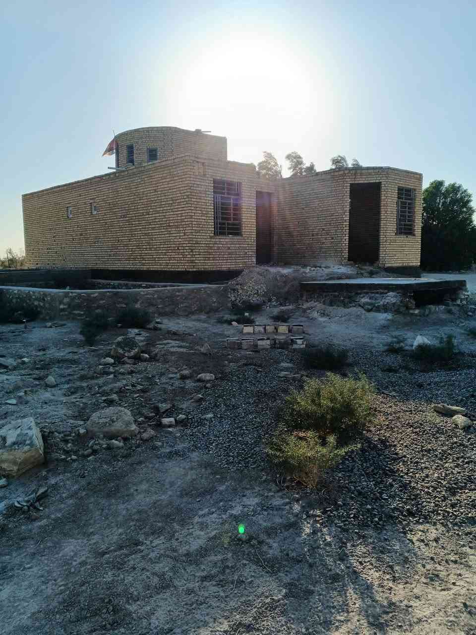 بيت للبيع عوزه تشطيب ولباخ غرفتين وصاله ومطبخ وبراني ويا كاع مساحه 700 متر منطقه الكواكه مقابيل محطه الحمداوي/ ‪***********‬‏
