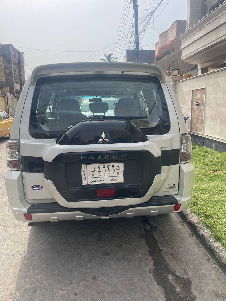 السلام عليكم
للبيع باجيرو حبتور 2015 
لون صدفي 
محرك 6 سلندر 3500
السياره بأسمي 
ماشيه 180 الف حقيقي
مكفوله كفاله عامه 

7 راكب 
دبل مروحه اضافيه
تبريد ثلج 
مواصفات 
فتحه طكتين 
كشنات كهرباء 
لايت زينون 
زراك لايت داخل 
صاج ستيرن 
 تحكم ستيرن 
سستم دمام
مري جانبيه كهرباء
بك لايت ضبابي 
السعر190$وبيها مجال
 للاستفسار خاص فقط 
او الاتصال
***********
