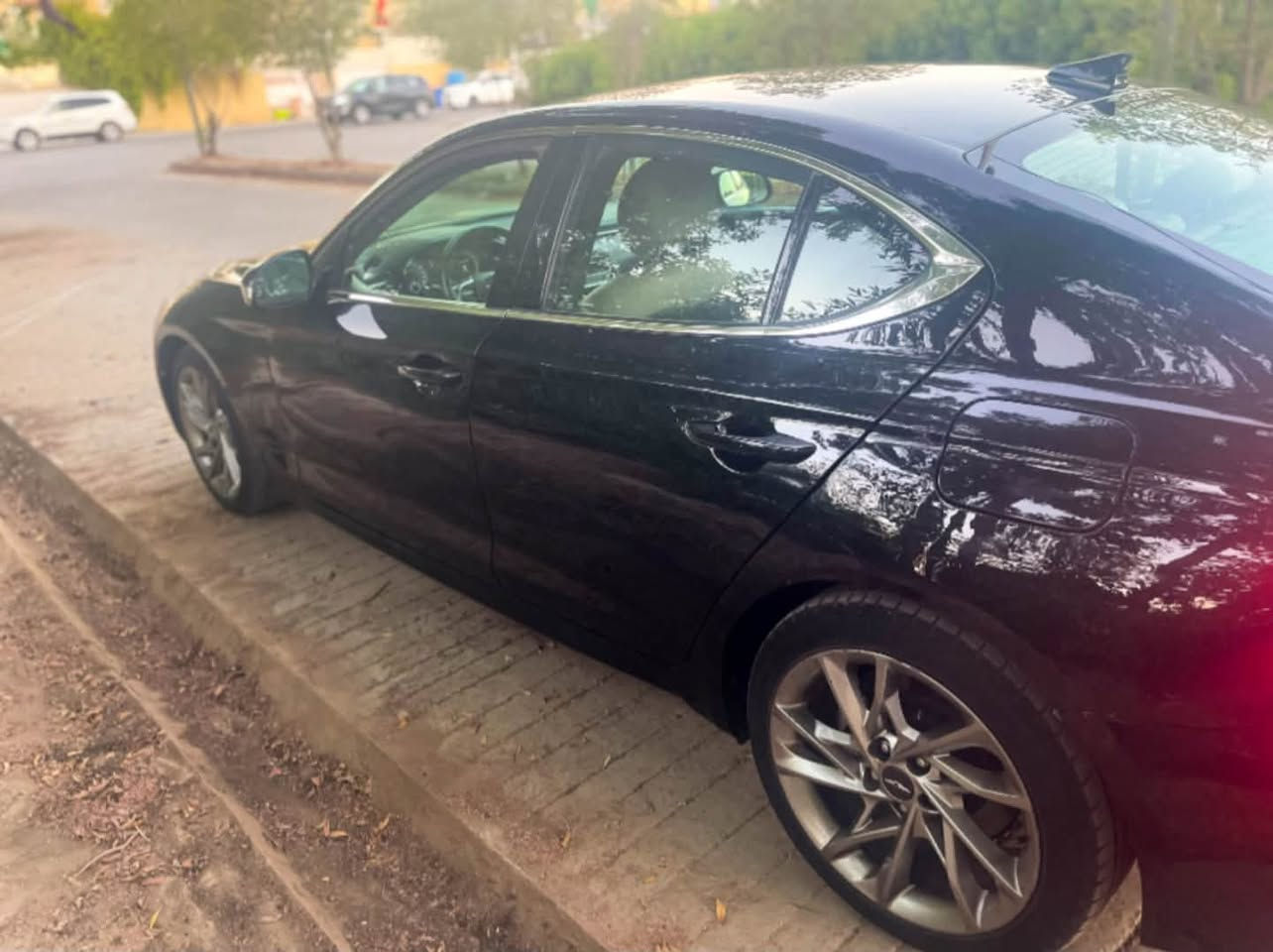 جينيسيس G70
الموديل: 2022
سعة المحرك : 2000 turbo
اللون الخارجي : اسود
اللون الداخلي : ابيض
امريكي / وارد : حادثها خفيف بدون ضرر ايرباك قطعتين صبغ ( باب السائق والجاملغ الامامي )
السيارة بدون إيرباج
بجم كبس
دفع خلفي
السيارة مرقمه بغداد باسمي
السعر: 197 ورقة (بيع أو مراوس حسب القناعة)
مكان السيارة: النجف
رقم الهاتف: ***********
المواصفات:
هاند بريك إلكتروني + AUTO-HOLD
تشغيل بصمة ودخول الذكي
القيادة ذاتية
مثب السرعة الذكي
النقطة العمياء
رادار لمنع التصادم امامي وخلفي وتنبيه بالستيرن)
(sport+ SPORT,ECO,ECONOMY ) وضعيات القيادة
شاشة تعمل مع نظام أبل كارد بلاي واندرويد
وتسخين المقاعد الامامية
