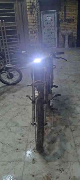 اسلام عليكم دراجه البيع شاصي مديل 14 تعمير 21 اوراق اصولي بس بيه ورقت الوصل ضايعه او موجوده استنساخ تكدر اطلعه من الوكيل وكيله عمار ديوان مكينته نعامه سعر 450 قفل 450 اله ربع ما ترهم رقم ***********
