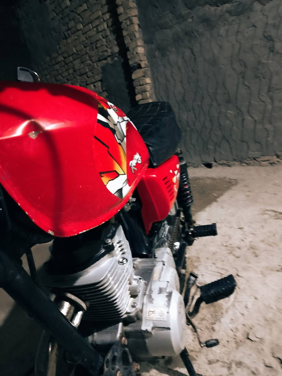 السلام عليكم ورحمه الله دراجه تايكر موديل 2020 اوراق أصولي حربي دراجه خير من الله شلعه ومعدل   السعر 350وبيه مجال المكان الحله شارع 60 الرقم *********** واتساب متواجد .
