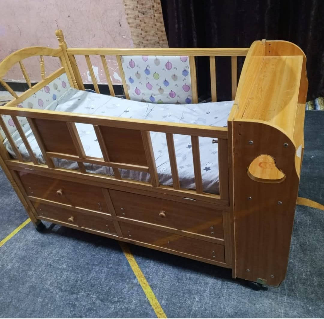 السلام عليكم كاروك خشب بعده شخط مابي حيل نضيف لبيع السعر 80 وبي مجال


**إذا كنت صاحب هذا الإعلان وتريد حذفه لأي سبب، رجاءا أرسل رسالة إلى الدعم الفني**