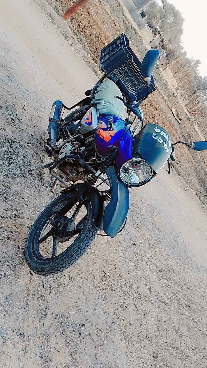 سلام عليكم ورحمة الله وبركاته  اخواتي لعزاز دراجه بوكسر للبيع مكمركه نضافه خير من الله سعر 650 مكانه لكرمه *********** للتصال
