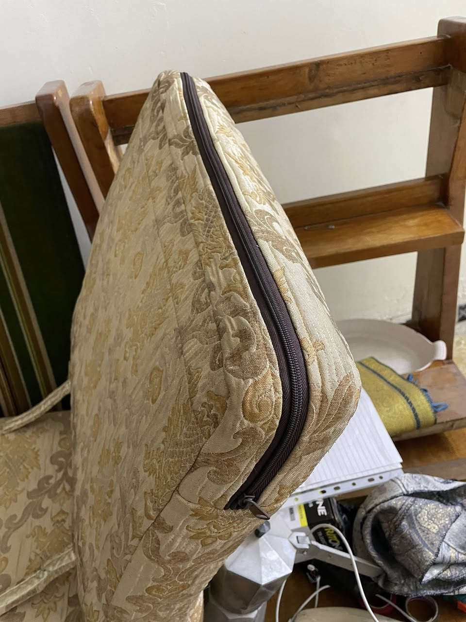 للبيع كوشات لقنفات كعدة عربية او استعمالات اخرى ، عدد 12 كوشة ( عدد 6 مقعد وعدد 6 ظهر )
ممكن استعمالها لاغراض اخرى فيها سحاب ممكن تنزع وتنغسل.
السعر للكوشة الواحدة ب 10 الاف فقط
القماش جودة ، استعمال قليل,  معلومات  اكثر اتصلو  واتساب على الرقم التالي:
***********

موجود في بغداد. شارع فلسطين / حي المستنصرية/ محلة 502
