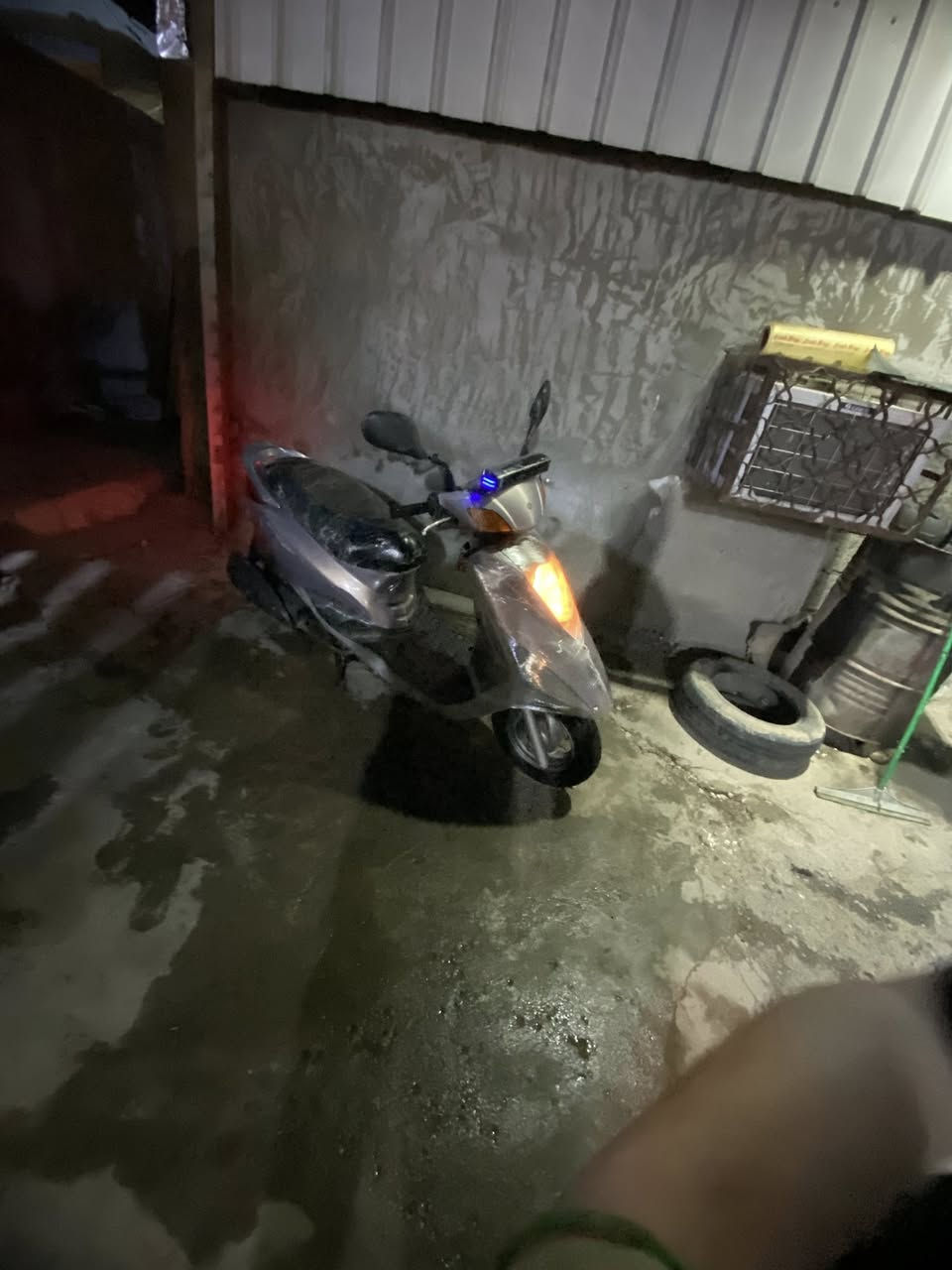 سلام عليكم دراجه بريز للبيع دراجه مابيه شي نضيفه سلف هندر شغال كلشي مابيه الدراجه السعر ٦٥٠ المكان بغداد الشعب الاستفسار عل رقم***********
