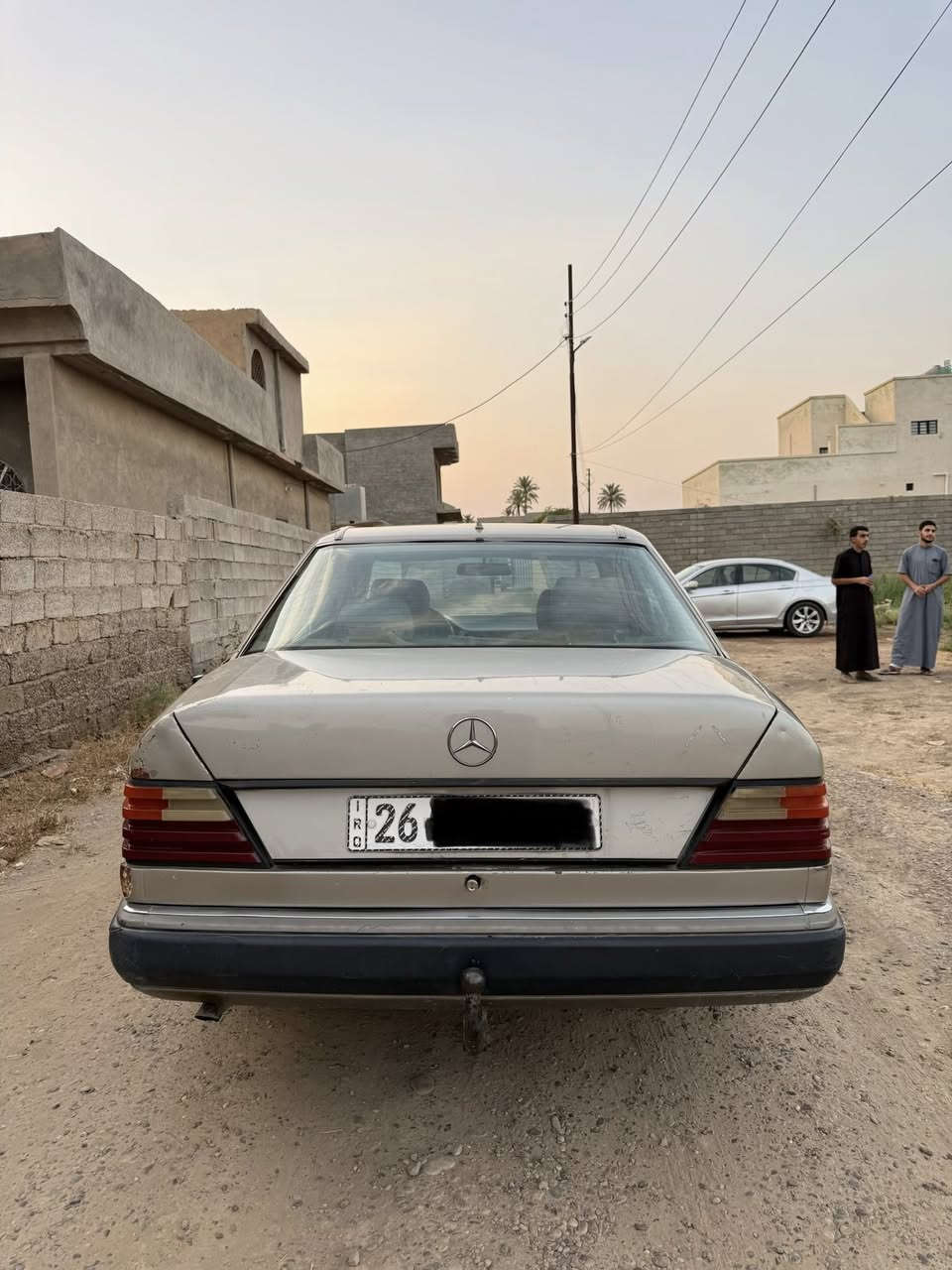 مرسيدس دب E200 موديل 1992
كشر بلادي صبغ قليل 
رقم صلاح الدين إنكليزي لل 2030
تحويل مباشر 
محور مكينه وكير ياباني  VVT 3000  لاصرف ولاتنقيص ولابخار جدد حاوية 
غرفتها نظيفة
منظومة بانزين مسويلها إدامة 
سيرفس كامل للمكينة بلكات وبخاخات ودكشن بارد 
منظومة التبريد كاملة جان يشتغل ولف الكمبريسر  طك وراح الغاز 
كافة تفاصيلها مذكورة وتجي وتشوف بعينك للاستفسار الاتصال
 ***********
مكانه صلاح الدين الضلوعيه 
سعرها 57$ ورقه
