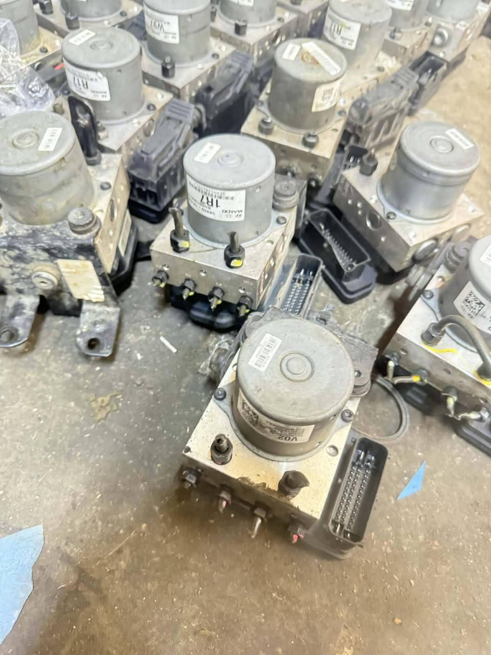 السلام عليكم ورحمة الله وبركاته متوفر ABS جمله فقط العنوان أربيل توصيل كل المحافظات الاستفسار وات ساب ***********
