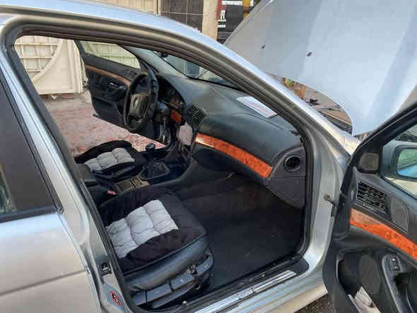 السلام عليكم
شلونكم شباب
صقر للبيع
موديل ٩٦
محرك تك فانوس كير عادي 
رقم سليمانيه رقم وهزه جديده
بيها طخه  بسيطه بالهلال جاملغ الخلفي 
وبيها ضربه بسيطه بالجاملغ الأمامي الأيمن
صدر أمامي جديد 
عربانه خلفيه جديده لوك 
منضومه بانزين كله جديد مع بلكات جديد بوش اصلي 
تخم ويل  Mوتاير لوك
باتري جديد
تبريد شغال 
تدفئه شغاله 
سياره وارد يابان بدون سلايت روف 
نقص حساس ABS خلفي
سعر ٧٥ وبيها مجال حك جيه
مكاني بغداد حسينيه 
***********
