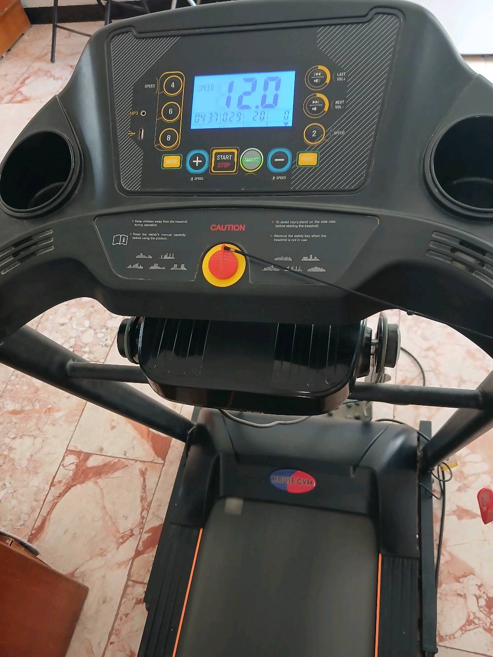 السلام عليكم ورحمة الله وبركاتة جهاز جري نظيف جدا مستعمل قليل جدا يحتوي على جهاز تكسير الدهون مدمج مع الجهاز يتحمل وزن 180 كيلو السعر 250 العنوان  بغداد  الدورة  حي الصحة
شنو حالة الجهاز؟: 
مستعمل قليل جدا 
شنو أقصى وزن يتحمله الجهاز؟: 
180 كيلو 
وين موقع البيع؟: 
بغداد / الدورة/ حي الصحة/ الشارع الرئيسي 
هل السعر قابل للتفاوض؟: 
نعم 