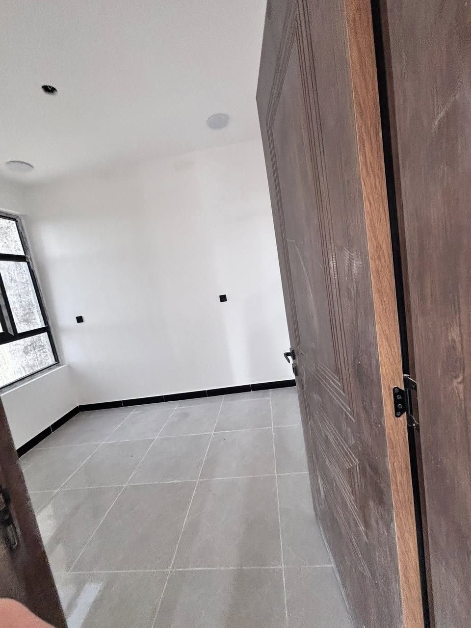 50 م طابقين الدوره البوعيثه السلطان شارع الفلل قريب الشارع العام غرفتين نوم وباقي الملحقات 
***********
