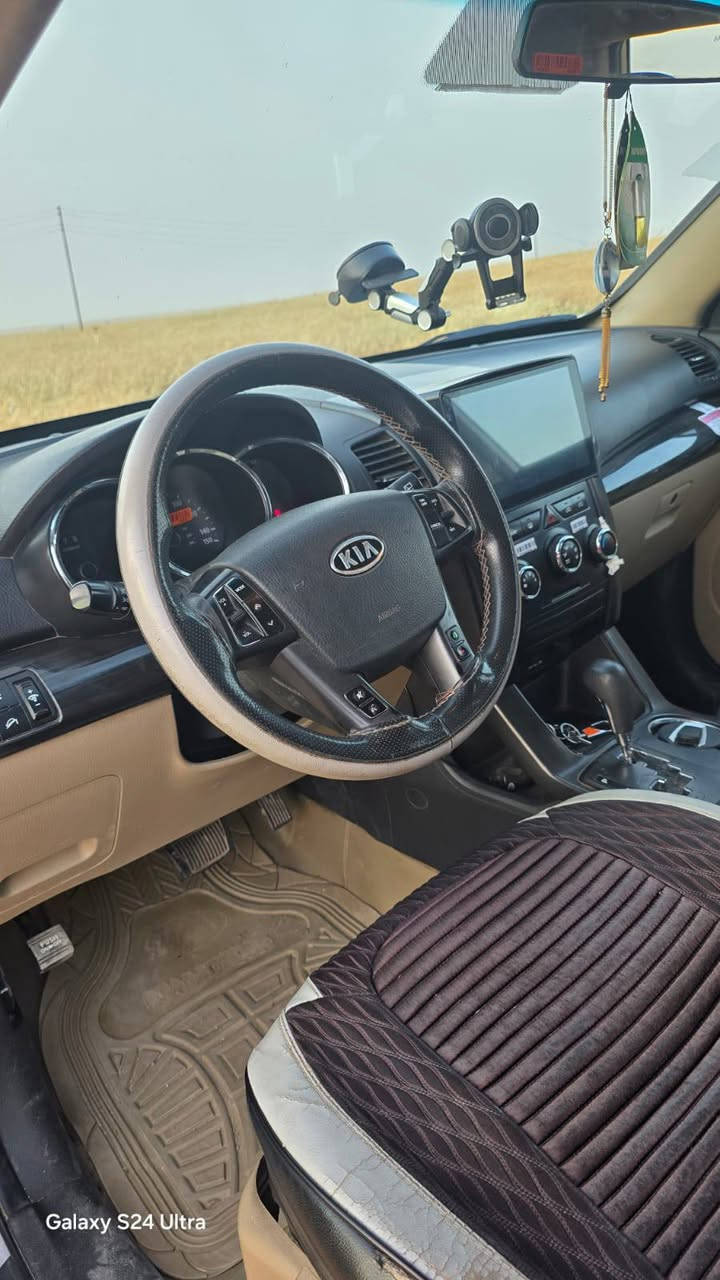 السلام عليكم
سورنتو 2013 امريكي ..

محرك 4..

كير شرط 

7راكب 

ضرر موضح بل سونار 

سعر 123بي مجال بيع مستعجل..

***********
