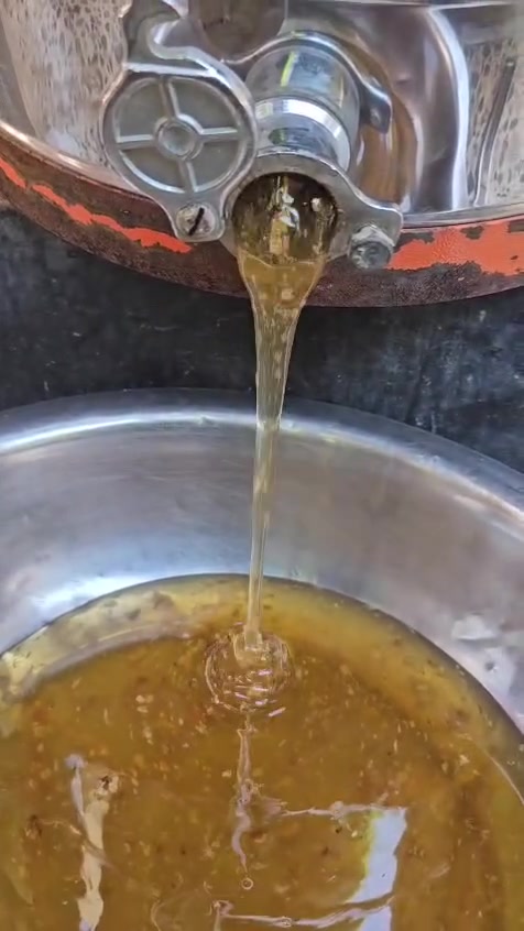 متوفر عسل اصلي اصلي من منحل مشتل الكبيسي سعر كيلو 60.الف
ونص كيلو 30 الف    فديو كدامك  كيفيت الفرز
***********
