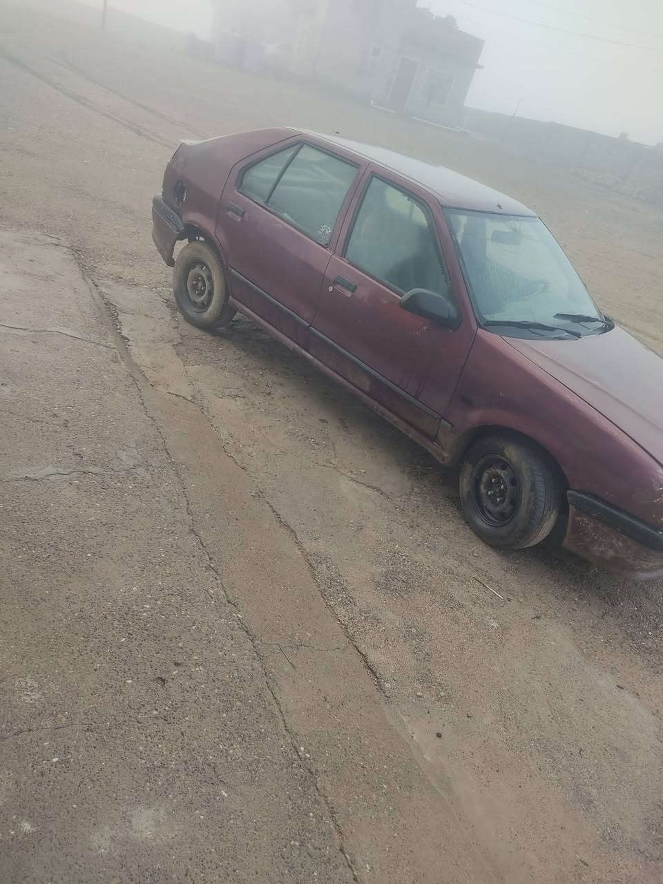 رينو حجم 19 موديل 93 محرك كير شرط قطرة صبغ ما بيها داخل نظيف فول بس يعوزها كابريته سيارة بلاديه كهربائيات وضع شركه ***********
