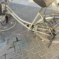 عمي السلام عليكم عندي بايسكل بناتي حجم 26 للبيع نظافه 100% عنوان بغداد...