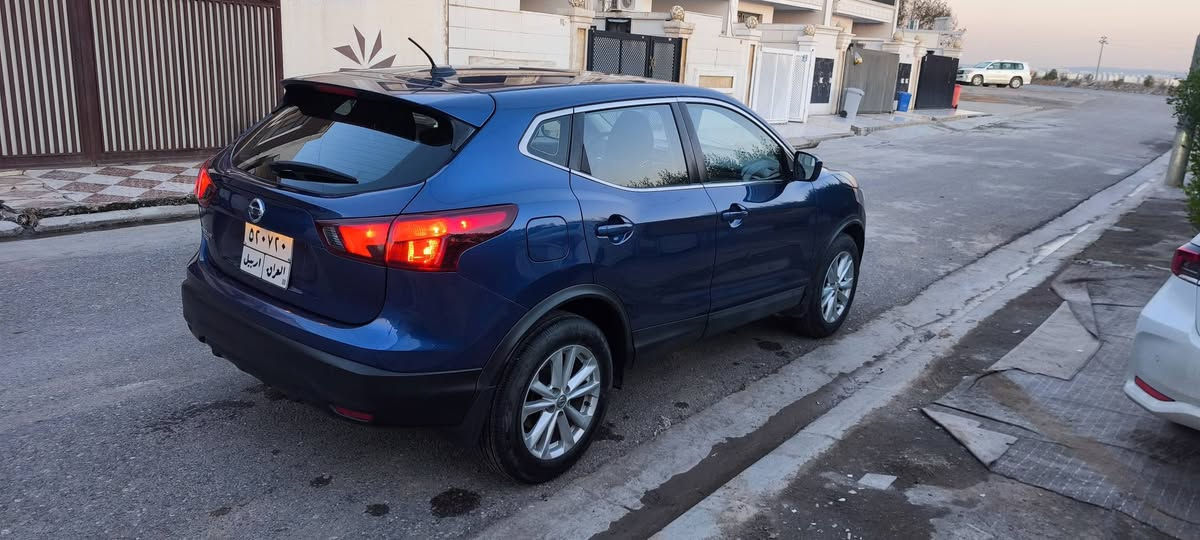 2017
یەک پارچە بۆیاغ
*********** مۆبایل أربيل, العراق
