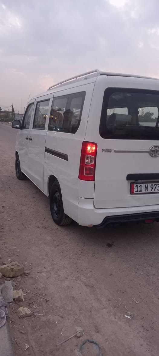 السلام عليكم كيا فاو موديل2015 السيارة جديدة
وكفالة گير مكينة تبريد تدفئة قطعتين صدر امامي خلفي
تخم تايرات جديد بدون ضربة بدون صبغ داخل 
دوشمة وتغليف جديد رقم دولي بغداد وسنوية
جديدة هزة صاعدة ومصفرة من كلشي رقم بغداد
مكاني بغداد السيارة احلا من الصور الشراي يتصل
*********** 
السعرر 50 بيهة مجال بسيط بغداد, العراق
