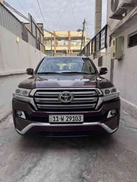 للبيع تويوتا لاندكروزر 2016 بريمي محرك 6 سلندر  بنزين – اللون كرزي ماش...