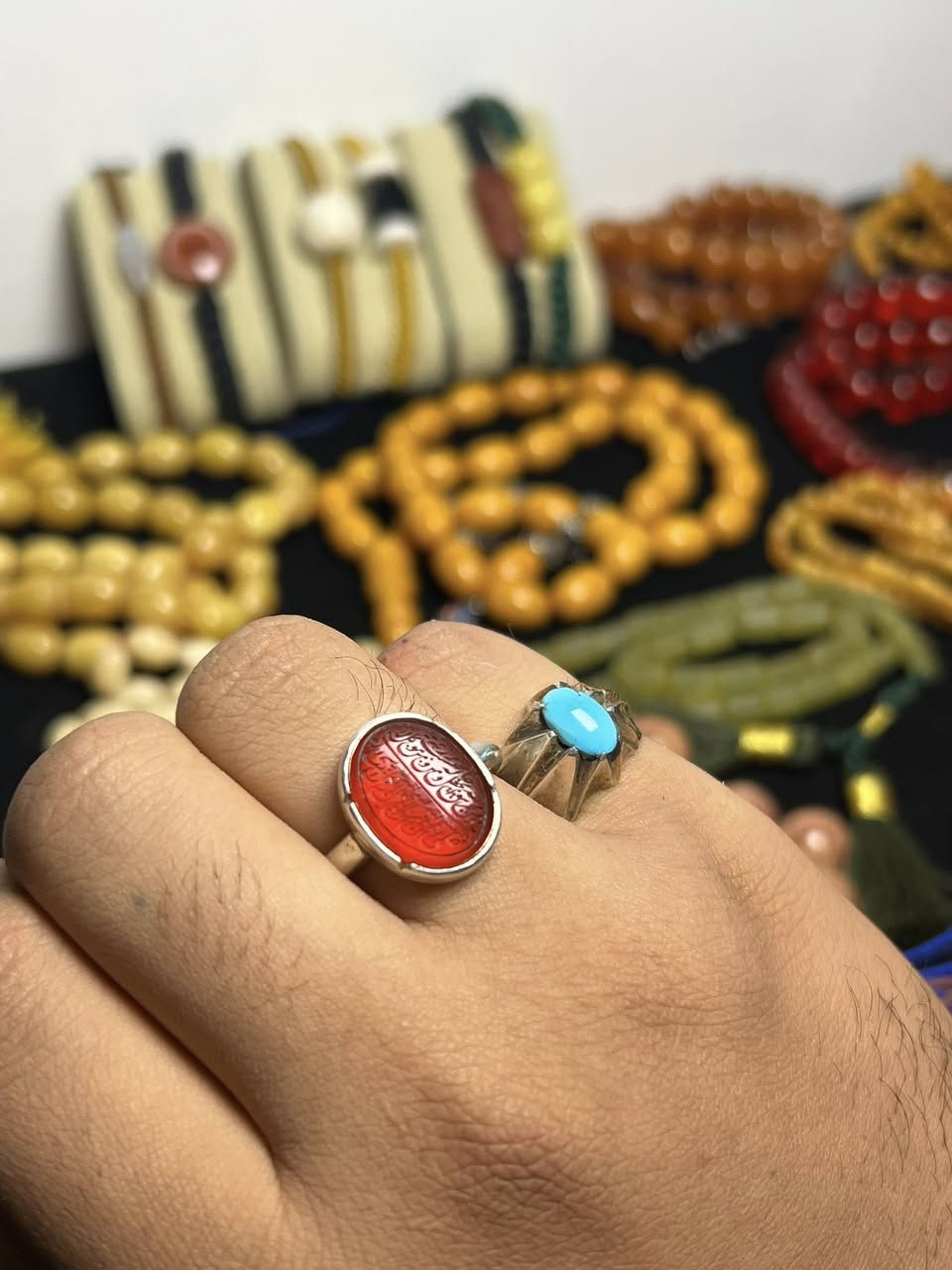 خاتم عقيق يماني ياقوتي
صياغة يدوية اية الرزق ومن يتقي الله

الشراي***********

المكان  بغداد حي اور.
