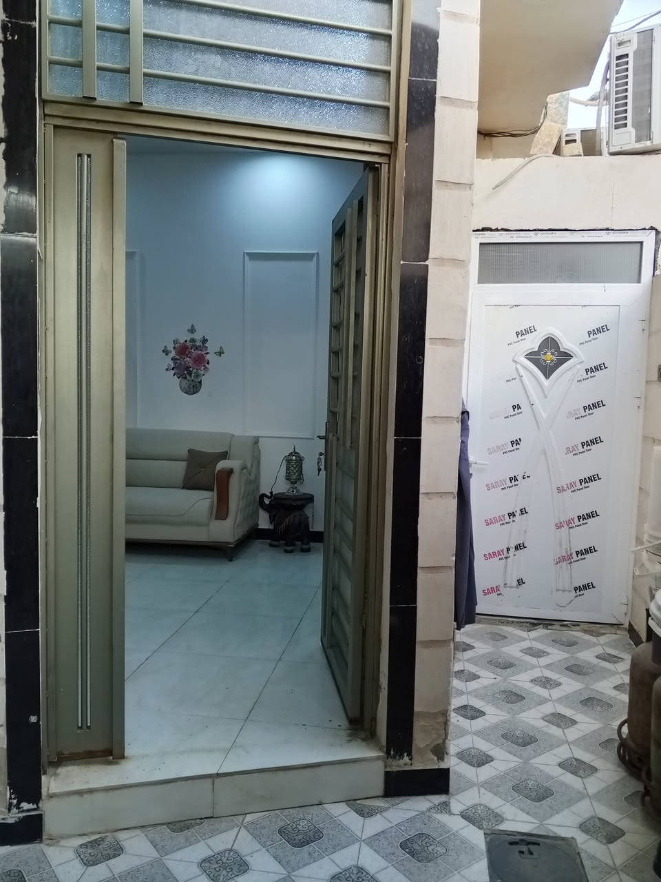 عقار- للبيع ✅
🏠طابو صرف مساحة 150 م ام العصافير نزلة الصناعة
خلف حقوق الانسان
🏠 سنة البناء 2020
📌 الطابق الأول (غرفتين وبراني وصاله ومطبخ وصحيات داخلية وخارجية )
📌الطابق الثاني ( غرفتين وصالة ومجمع صحيات )
السعر 💵 155 مليون قابل للتفاوض
للراغبين بالشراء تواصل على الواتساب او الاتصال على الرقم التالي ***********
عنوان المكتب السماوة أم العصافير مقابل جامع الزهراء 
🔺 ملاحظة: عمولة المكتب 1٪ من البائع والمشتري غير قابلة للتفاوض 
🔺 للراغب في عرض عقاره لدى مكتبنا تواصل خاص مع ذكر تفاصيل العقار 
📌من لديه طلب شراء وجاد بالشراء سنوفر طلبه باسرع وقت ممكن من قطع ودور سكنية وهياكل ودوانم
