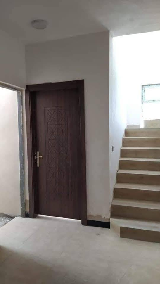 للبيع دار في مجمع الصفوة السكني
المساحة: 200 متر
يتكون الدار من:
غرفتين نوم
صالة
استقبال
مطبخ حار وبارد
سند العقار: طابو ملك صرف
الدار مسحوب عليه قرض متبقي 92 مليون
📞 للاستفسار الاتصال على الأرقام:
***********
***********
أو مراسلة الصفحة على الخاص.
