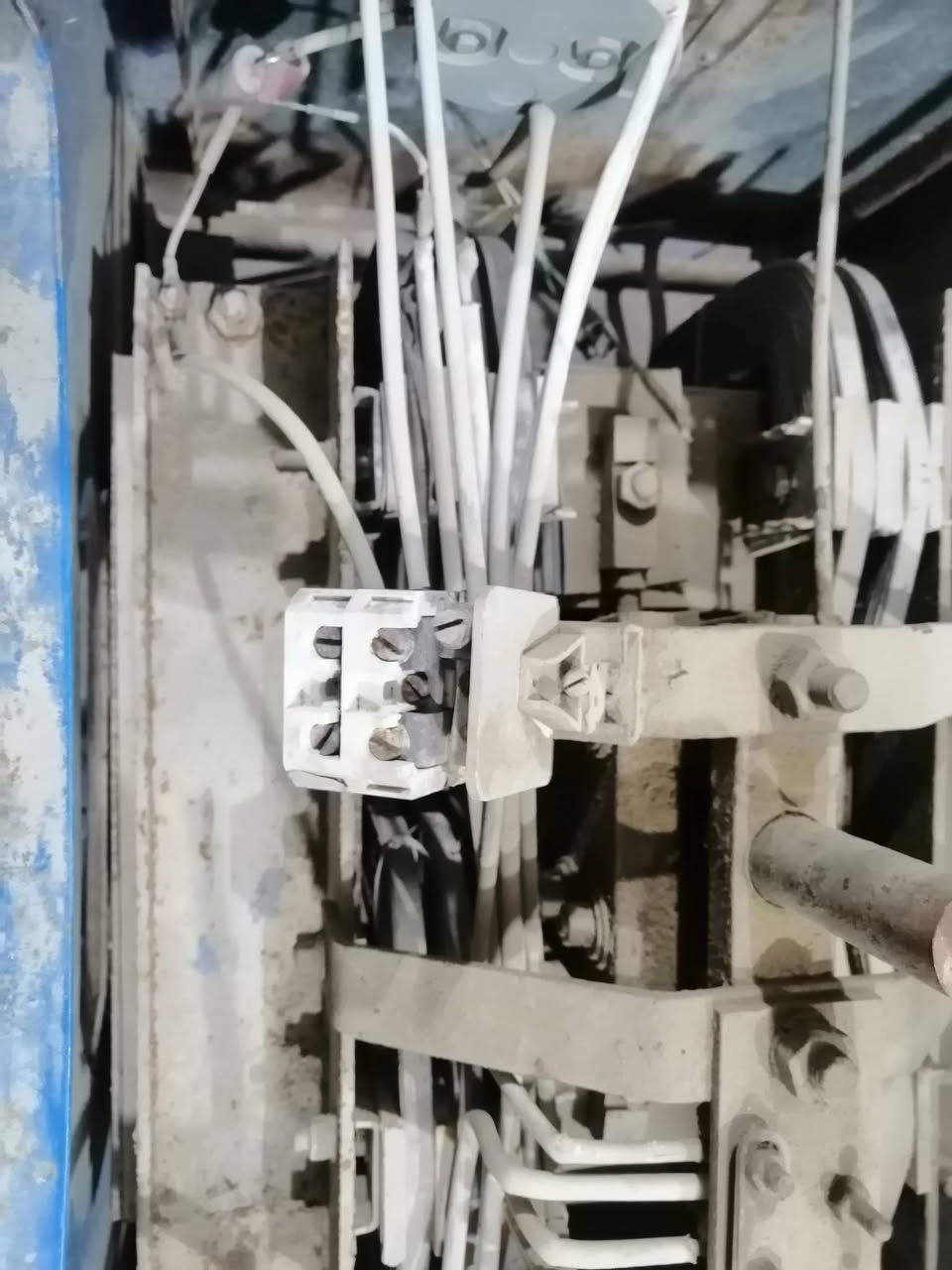 السلام عليكم اخوان رمضان كريم ع الجميع اغراض حداده للبيع مكينه 
بلغاريه كراكره +مكينه يوغسلافيه كونكار +مكاين عراقيات عدد 2 المكان محافظه ذي قار للاستفسار الاتصال ع الرقم ***********او ***********
