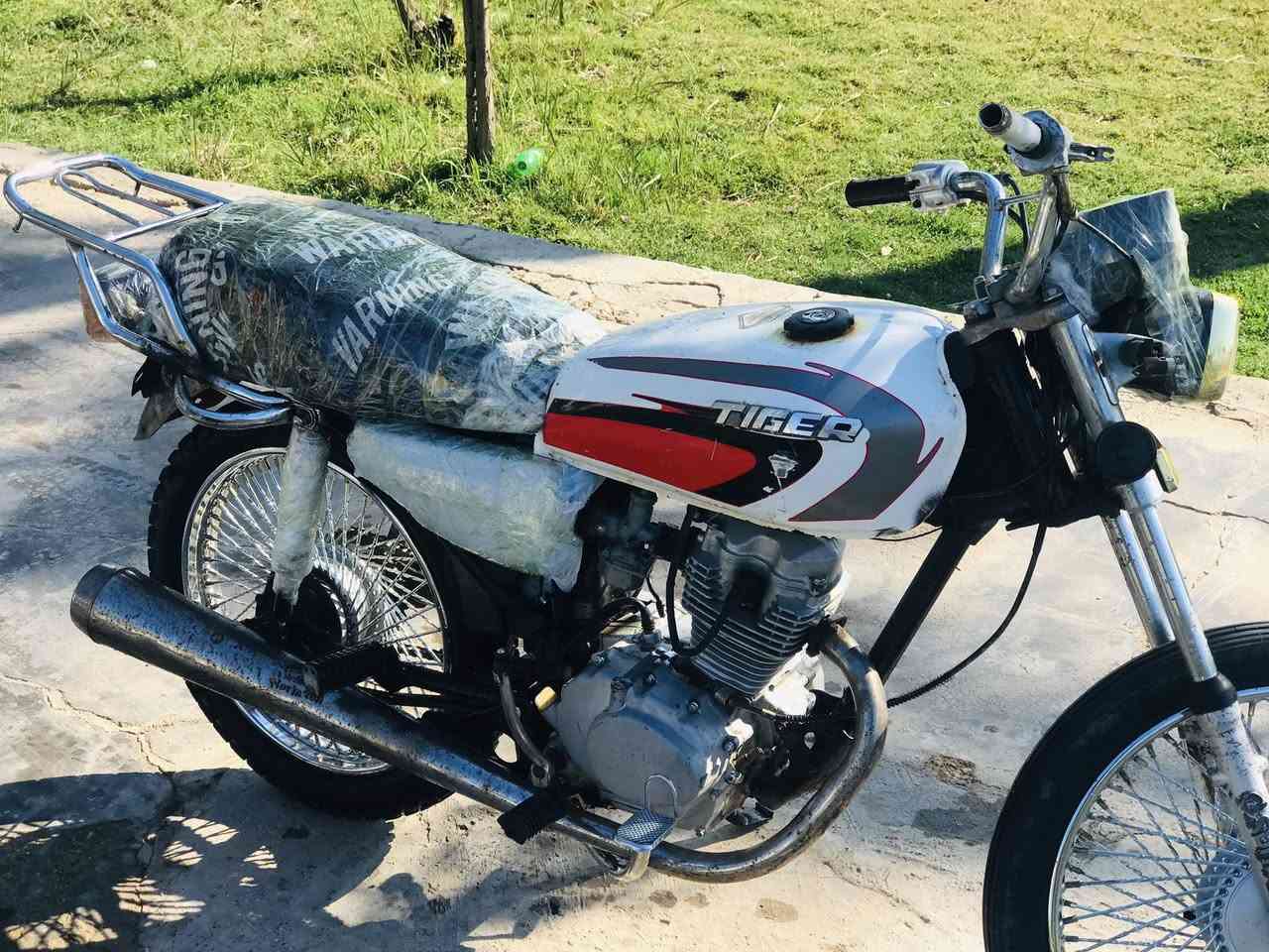 السلام عليكم دراجه للبيع تايكر موديل21اوراق بغداد المكان واسط عزيزيه سعر خاص اوتصال ***********
