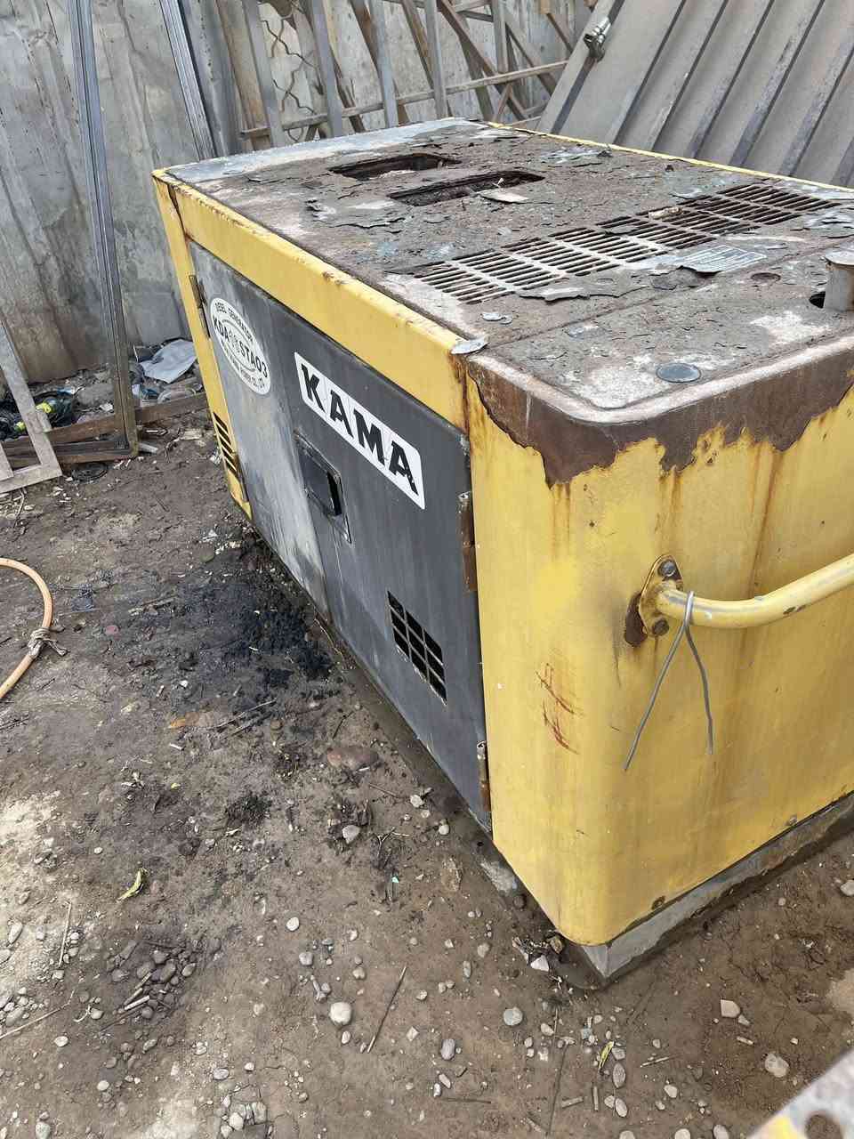 السلام عليكم مولد داهيستو شغال يرادله تنضيف نوزلات 3سلندر تري فيز 15كيفي مكاني بغداد لا مفتوح ولا ملعوب بي شراي انتصل سعره 10$اوراق***********
