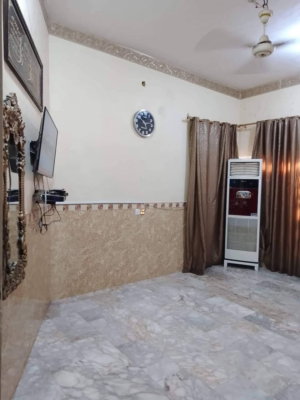 دار للبيع طابو صرف مساحه 150متر بل ثوره خلف مجمع حور العين بناء حديث الطابق الارضي غرفتين صاله مطبخ استقبال صحيات مناور الطابق الثاني شقه معزوله عدد الغرف 3صاله صحيات البيت بناء حديث جميع الخدمات الشارع تبليط سعر بلاش بيت تحفة
 اتصل بل رقم ***********
