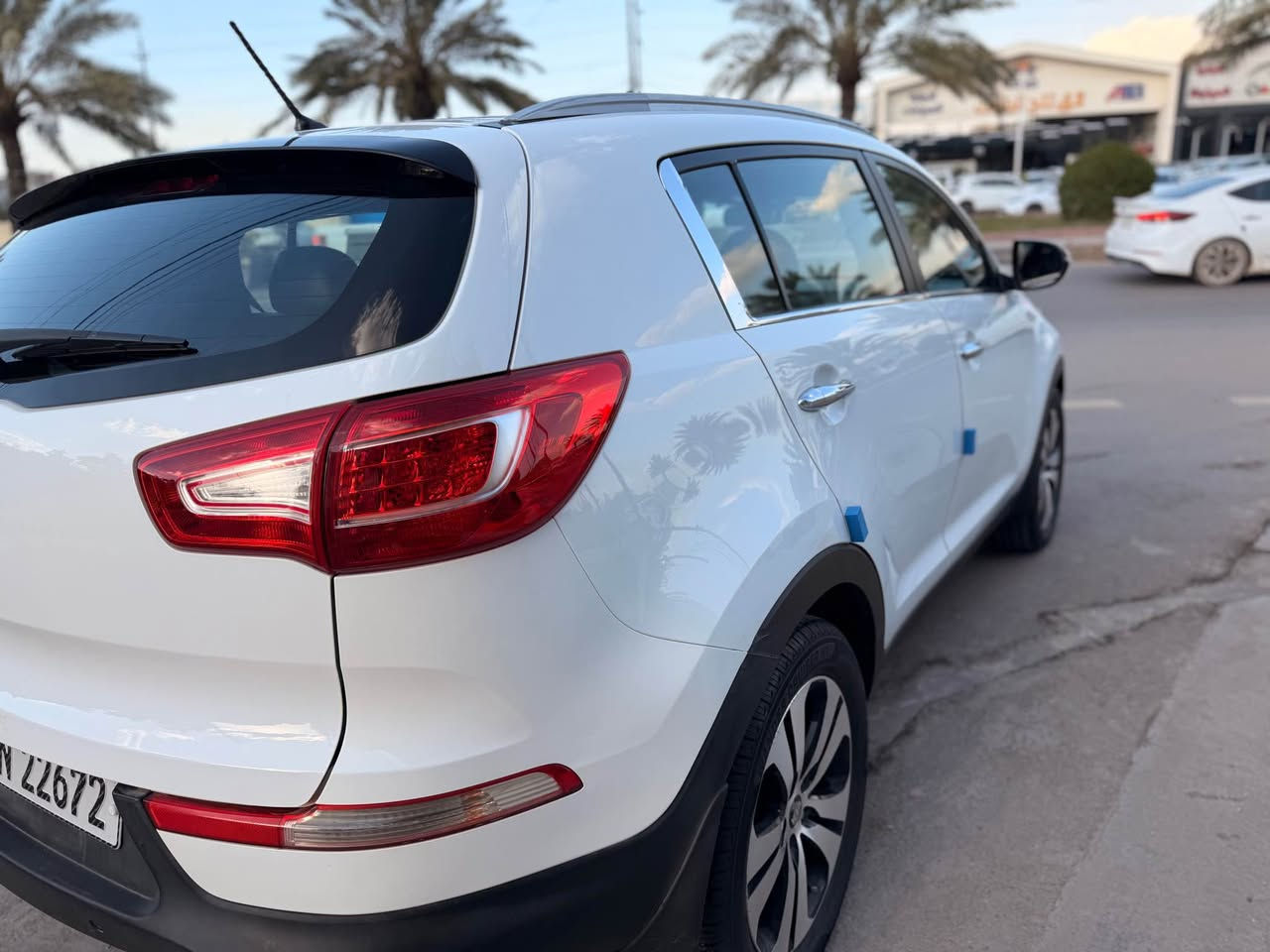 كيا سبورتج خليجي فول عدا بصمة 
رقم بغدادالدولي  بااسمي
خليجي مكينة 2000 دوش 
المواصفات 
بنراما 
مري شفط 
حساس امامي خلفي 
كامرة 
تبريد بيانو 
كشنات جلد وكهرباء 
داخل قرميدي 
سيارة جديدة بمعنا الكلمة
السعر 143 $ بيها مجال 
للاتصال *********** بغداد, العراق
