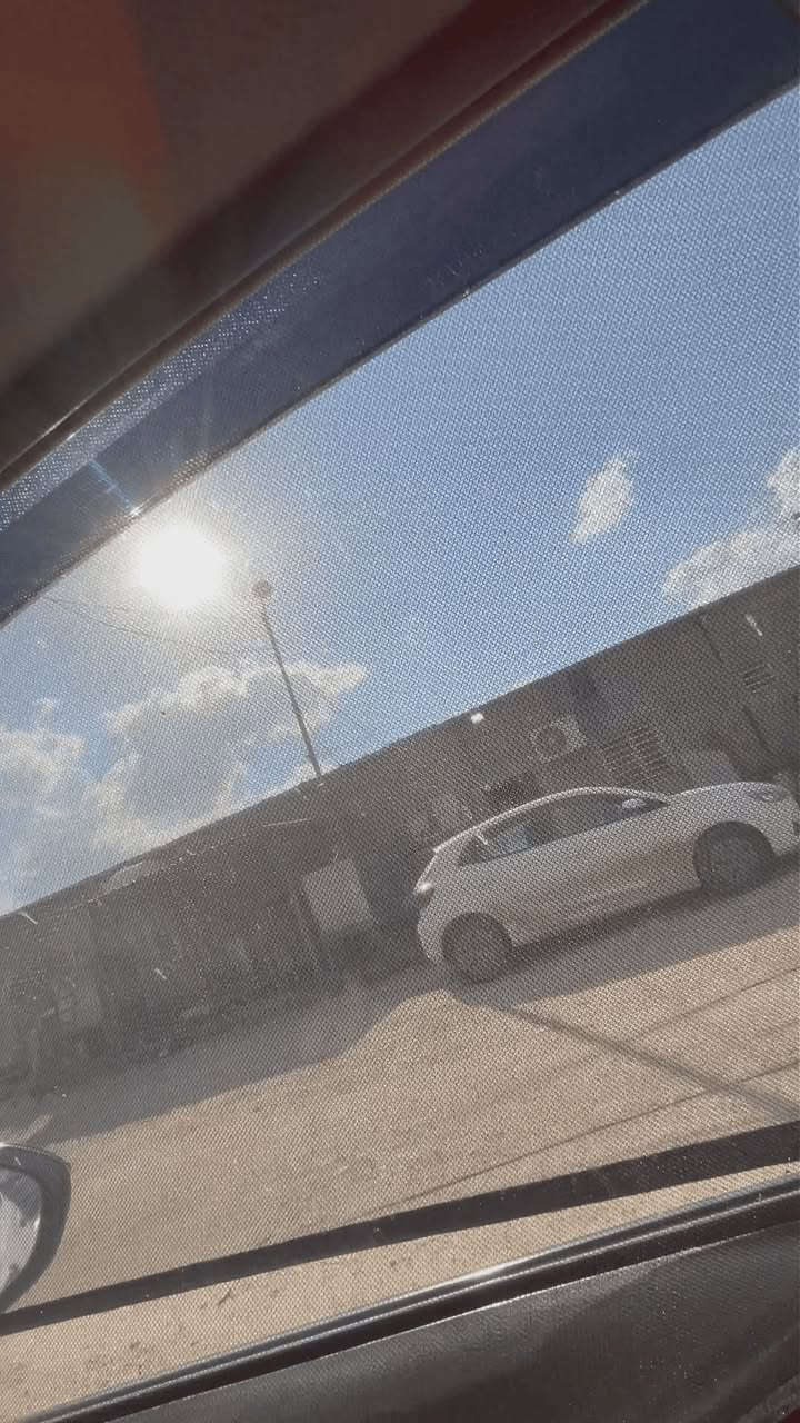 ✨ وداعاً لحرارة الشمس المزعجة! ستائر "الجوارب" الشبكية الأذكى لسيارتك وصلت ☀️🚗
💨 الميزة الأقوى: تقدر تفتح الجامة وتستمتع بالهواء المنعش بدون ما تدخل الحشرات!

👶 حماية كاملة لأطفالك من الأشعة فوق البنفسجية والوهج المزعج طول الطريق.

🛠️ تركب وتنزع بثواني بفضل قماشها المرن (كشوك) اللي يناسب أغلب السيارات.

🤫 توفر خصوصية تامة داخل مقصورة السيارة أثناء الرحلات أو الاستراحة.

🧼 قماش شبكي عالي الجودة، يسمح بمرور الهواء، وقابل للغسل وإعادة الاستخدام.

🚀 اطلبها الحين وبـرّد على قلبك وعلى عائلتك طول موسم الصيف! 🛒✨

15 الف والتوصيل مجاني


**إذا كنت صاحب هذا الإعلان وتريد حذفه لأي سبب، رجاءا أرسل رسالة إلى الدعم الفني**