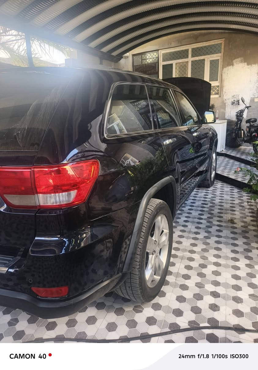 سلام عليكم للبيع جيب ١١خليجية كراند شيروكي فول مواصفات سومت 
بانوراما 
شاشة  قلاب كامرة
مري شفط +هيتر 
كشنات جلد + تدفئة  + كشن السائق هزاز 
صندوق كهرباء 
 دمام خلفي 
فور ويل 
تدفئة ستيرن 
رادار امامي 
حساسات أمامية + خلفية 
زراك لايت
بصمة تشغيل وبصمة أبواب + دخول ذكي 
رقم سليمانية الجديد 
السعر 155 ورقة بيهة مجال بسيط 
مكان ديالى بعقوبة 
***********
