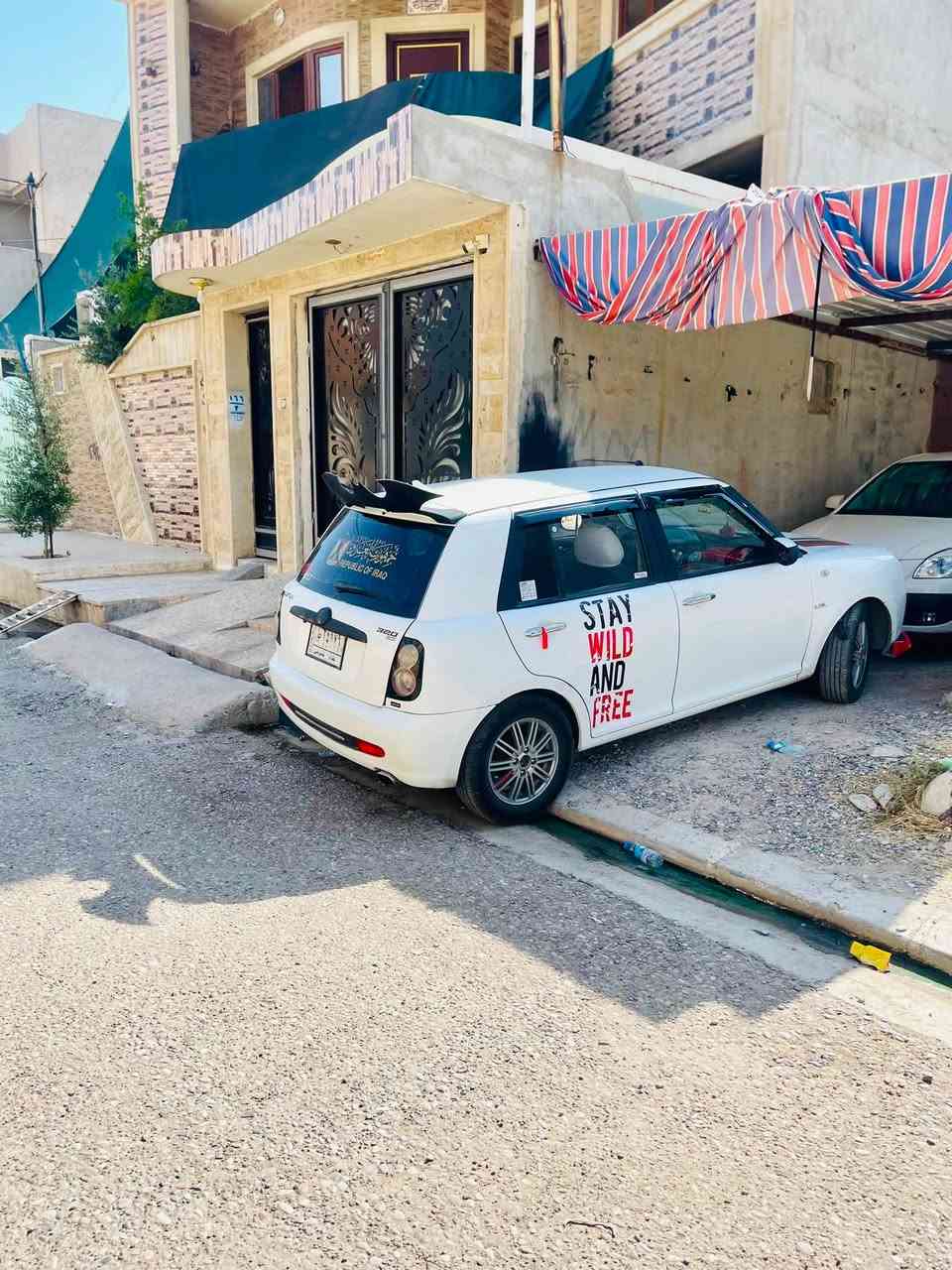 السلام عليكم
للبيع #ليفان320 

موديل 2014 خروجية بـ 2018

ماشية 118km رقم بغداد بـسمي سنويه 28

ضرر السيارة (جاملغ خلف السايق و سيارة بيها قطع رش ابيعك احزام) رش بدون معجون عدى الجاملغ الي خلف السايق معجون.

مواصفات السيارة✨

🛡️كير و محرك شرط لا صرف و لا نفخ محرك ما مفتوح.

🛡️تدفئة و تبريد ثلج ويا ديرة السلف❄️

🛡️جامات كهرباء و تصعد مع قفل السيارة.

🛡️مري كهرباء.

🛡️شاشة اندرويد + سستم سماعات🔊

🛡️كامرة خلفية + كامرة حوادث (داش كام)📸

🛡️سنتر لوك + قفل مركزي.

🛡️بريك (ABS) 

🛡️السيارة عليها كزوز رياضي صوت طرب و فصلة💥

🛡️لحية امامي + جكات و سبويلر خلفي خفاش.

🛡️منظومة لايتات زنول كاملة عالي ناصي بلاجكتورات

🛡️سيارة عليها كتابات و وشمات.

🛡️نشرة دشبول متغير و تفاعلي ع صوت و ع تلفون.

🛡️طخم تايرات جدد + باتري جديد. 

اخوان السيارة حلوة و نظيف و مصروف عليها هواي. ما تصرف عليها ربع دينار.

وسعرها $43 بيها مجال بس لا تكسر بيها و اذا تشوفها غالية اعبر المنشور و شكراً

📍مكاني موصل الجانب الايسر. 

***********☎️
