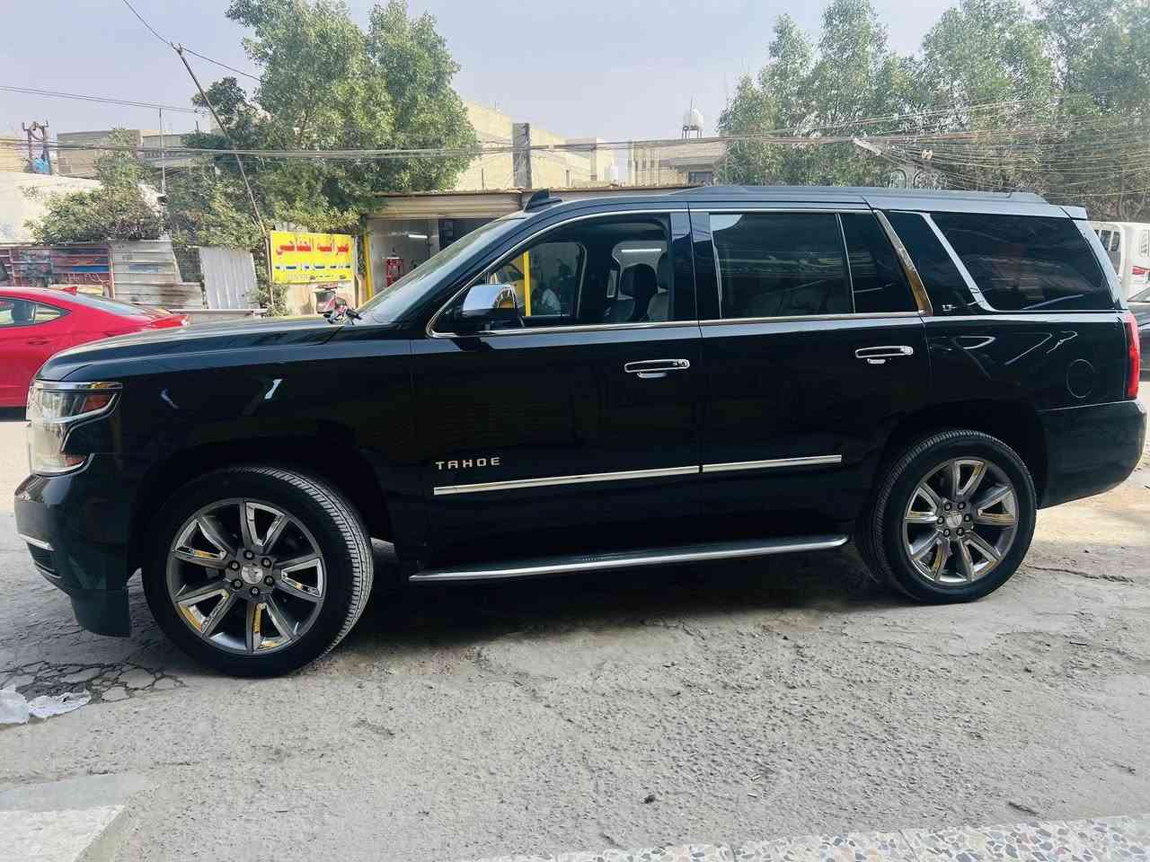 تاهو 2017 وارد امريكي حادثه بارد بلجاملغ الخلفي على كد شبر فقط
سياره كفاله كشر +كير +مكينه+صبغ 
حدايديه الصدر على وضع الشركه 
تخم تاير جديد 
سياره بسمي تحويل بنفس اليوم
مواصفاته/
شاشه 
قاصه
دشبول ديجيتال 3اشكال تتحكم بشكل الدشبول 
رادار امامي 
قياده ذاتيه 
كشنات هزاز 
كشنات تدفئه
مقاعد كهرباء 
جنطه كهرباء 
تشغيل عن بعد +تنزل جام بلريمونت
وبعد هواي مواصفات ماعرف ماليش🤣
سياره حلوه ومنصوبه سعرها 360 ورقه وبيه مجال
وذا معجبك السعر صلي على نبيك وعبر المنشور
للاستفسار ***********
مكاني الزعفرانيه
