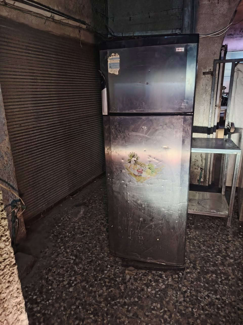 السلام عليكم غراض مطعم للبيع كل شي بسعرة الخاص مفتوح *********** مكاني الحرية
