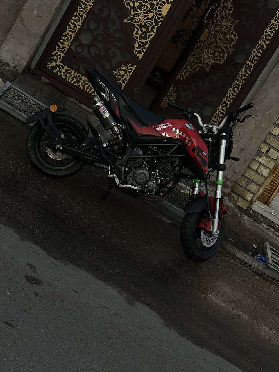 سلام عليكم خوان من رخصت مدير الگروب المحترم عندي هاي الدراجة بنلي ١٣٥ ccمرقمة بغداد رقمهة نكليزي مميز لاعليهة غرامة ولا شي دراجة ماشية ٣٤
مكاني مدينت الصدر تحويل ثاني يوم 
*********** مكفولة كفالة عامة
وشراي اني بخدمتة دراجة خير من الله الله شاهد
