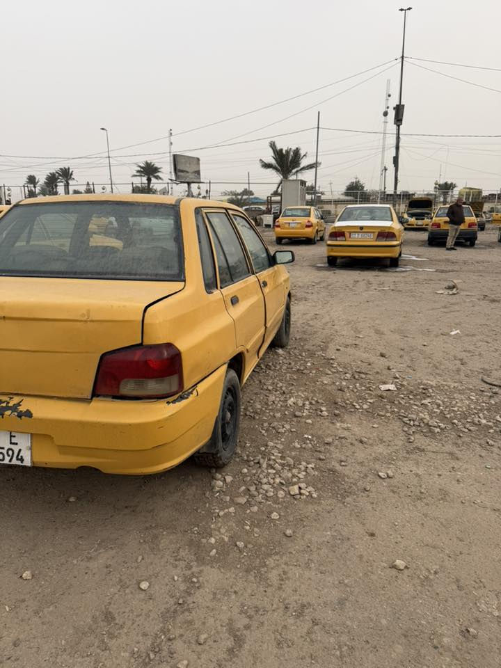 السلام عليكم للبيع ٢٠١٣ بسمي مكينه جديده بيهاا مكاني بغداد رايدهاا ١٨ وبيها شي قليل حك الجيه  ***********
