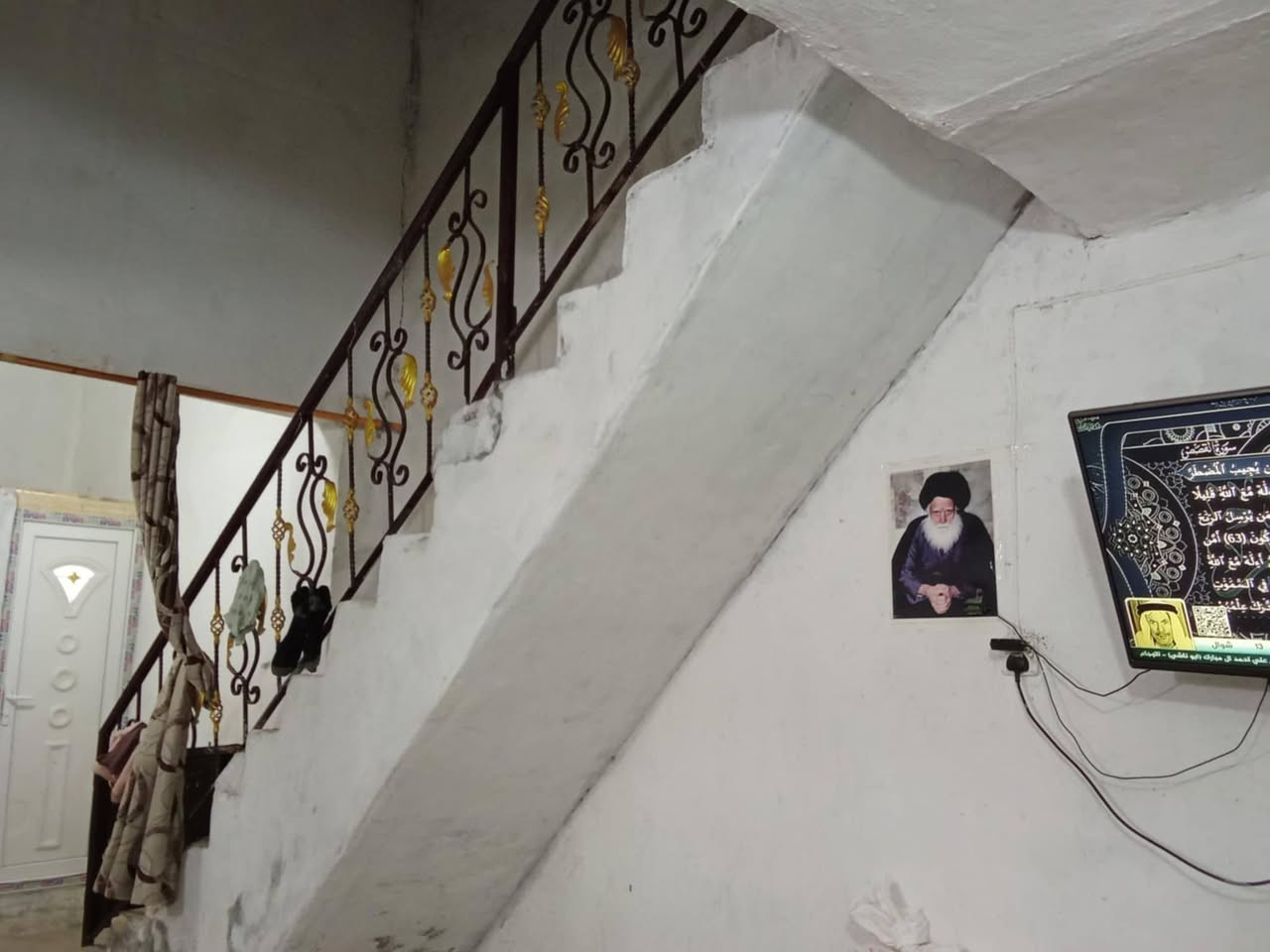 سلام عليكم البيت البيع مساحة 156  طابو صرف بي ثالثه غرف ثنين جوه وحده فوك العنوان طويريج منطقة شيخ حمزه السعر 45 وبي مجال شي قليل تصال على رقم) (***********) (***********)
