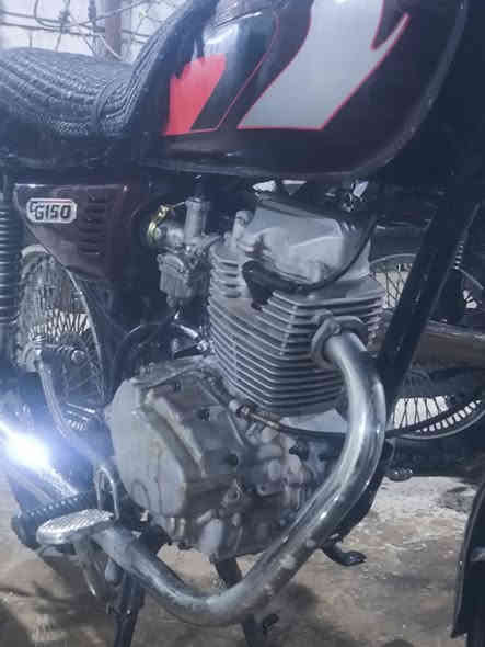 للبيع نامي (3) احرف مابي اي عيب بدون اوراق 
لايت زنون وياله تانكي كشن نضيف 
دبلات ضفيره جديده بس يحتاج باتري 
سعر (350) بي مجال 
رقم التلفون ***********
