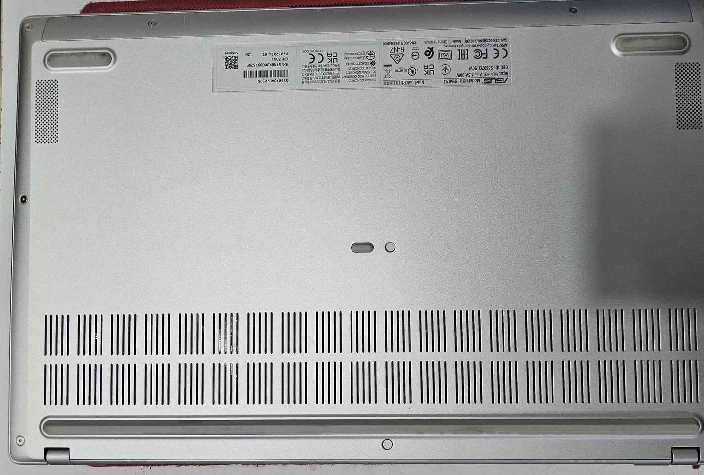 Asus Vivobook S15 S5507Q

🧠 المعالج (CPU)

Qualcomm Snapdragon X Elite X1E-78-100

حتى 12 نواة / 12 خيط

سرعة تصل إلى 3.4GHz

معالج ذكاء اصطناعي NPU حتى 45 TOPS 

🎮 كرت الشاشة (GPU)

Qualcomm Adreno مدمج 

🖥️ الشاشة

15.6 بوصة OLED

دقة 3K (2880×1620)

معدل تحديث 120Hz

سطوع حتى 600 شمعة

ألوان 100% DCI-P3

زمن استجابة 0.2ms 

💾 الرام والتخزين

RAM: 16GB LPDDR5X

SSD: 1TB NVMe PCIe 4.0 

🤖 الذكاء الاصطناعي

Qualcomm Hexagon NPU

يدعم ميزات Copilot+ في ويندوز 

🔌 المنافذ

2× USB-A 3.2

2× USB-C (USB4) مع دعم الشحن والعرض

HDMI 2.1

منفذ سماعات 3.5 مم

قارئ microSD 

📶 الاتصال

Wi-Fi 7

Bluetooth 5.4 

🎥 الكاميرا والصوت

كاميرا FHD مع IR (Windows Hello)

سماعات Harman/Kardon 

🔋 البطارية

70 واط- 🧠 المعالج (CPU)

Qualcomm Snapdragon X Elite X1E-78-100

حتى 12 نواة / 12 خيط

سرعة تصل إلى 3.4GHz

معالج ذكاء اصطناعي NPU حتى 45 TOPS 

🎮 كرت الشاشة (GPU)

Qualcomm Adreno مدمج 

🖥️ الشاشة

15.6 بوصة OLED

دقة 3K (2880×1620)

معدل تحديث 120Hz

سطوع حتى 600 شمعة

ألوان 100% DCI-P3

زمن استجابة 0.2ms 

💾 الرام والتخزين

RAM: 16GB LPDDR5X

SSD: 1TB NVMe PCIe 4.0 

🤖 الذكاء الاصطناعي

Qualcomm Hexagon NPU

يدعم ميزات Copilot+ في ويندوز 

🔌 المنافذ

2× USB-A 3.2

2× USB-C (USB4) مع دعم الشحن والعرض

HDMI 2.1

منفذ سماعات 3.5 مم

قارئ microSD 

📶 الاتصال

Wi-Fi 7

Bluetooth 5.4 

🎥 الكاميرا والصوت

كاميرا FHD مع IR (Windows Hello)

سماعات Harman/Kardon 

🔋 البطارية

70 واط- 18 ساعة تقريبًا

3 خلايا Li-ion 

⚖️ الوزن والحجم

الوزن حوالي 1.4 كغم

هيكل ألمنيوم نحيف 

⌨️ مميزات إضافية

لوحة مفاتيح بإضاءة RGB

زر Copilot

مستشعر بصمة عبر الكاميرا (Windows Hello) Face ID7 ساعة تقريبًا

3 خلايا Li-ion 

⚖️ الوزن والحجم

الوزن حوالي 1.4 كغم

هيكل ألمنيوم نحيف 

⌨️ مميزات إضافية

لوحة مفاتيح بإضاءة RGB

زر Copilot

مستشعر بصمة عبر الكاميرا (Windows Hello) Face ID

السعر 1،100،000

يوجد توصيل لكل المحافظات

https://t.me/epic_store2 بغداد, العراق


**إذا كنت صاحب هذا الإعلان وتريد حذفه لأي سبب، رجاءا أرسل رسالة إلى الدعم الفني**