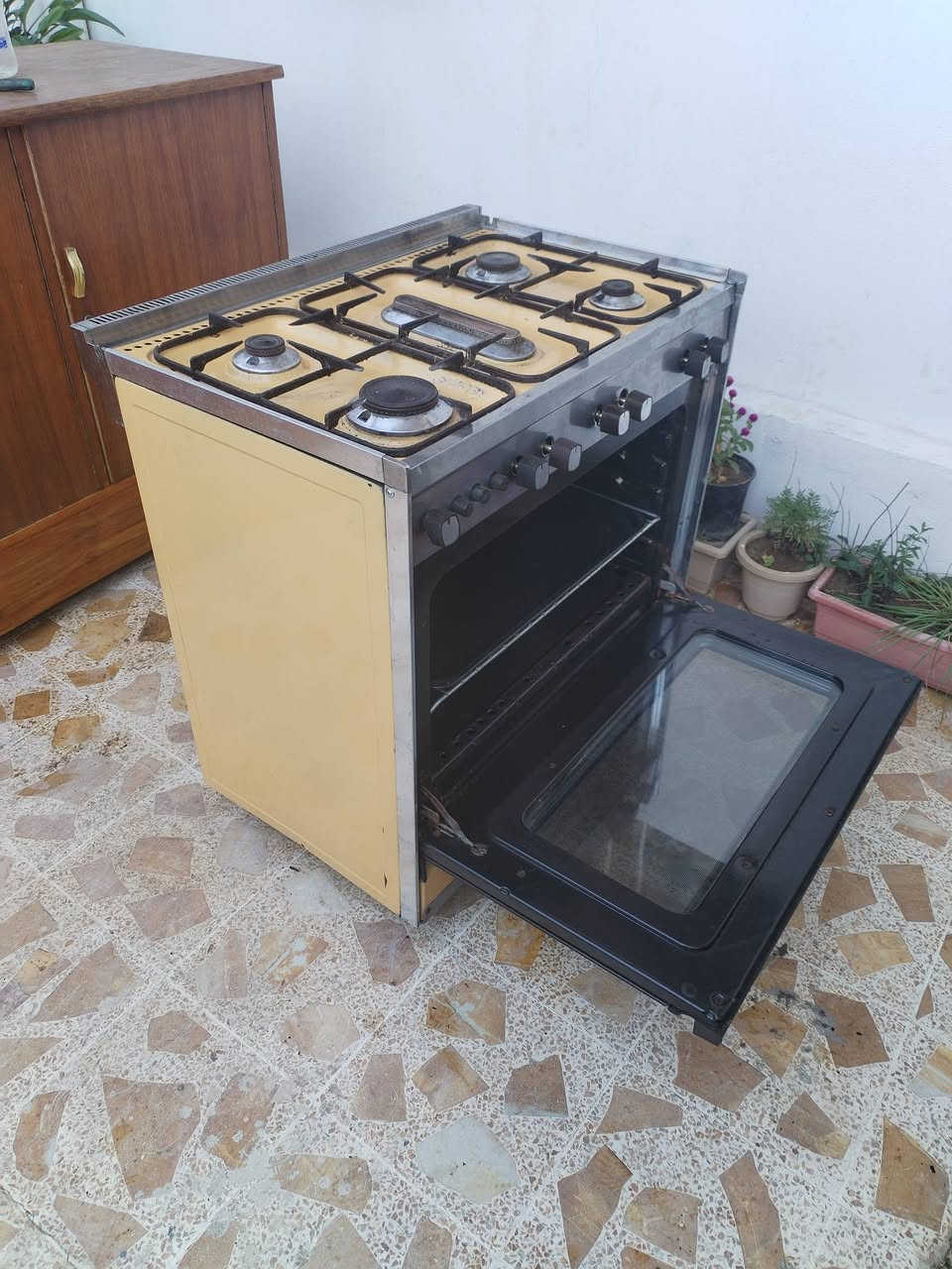 طباخ عشتار وضع شركه نضيف اخو جديد سعر 100 وبي مجال قليل
مكان جانب الايمن
***********
***********
