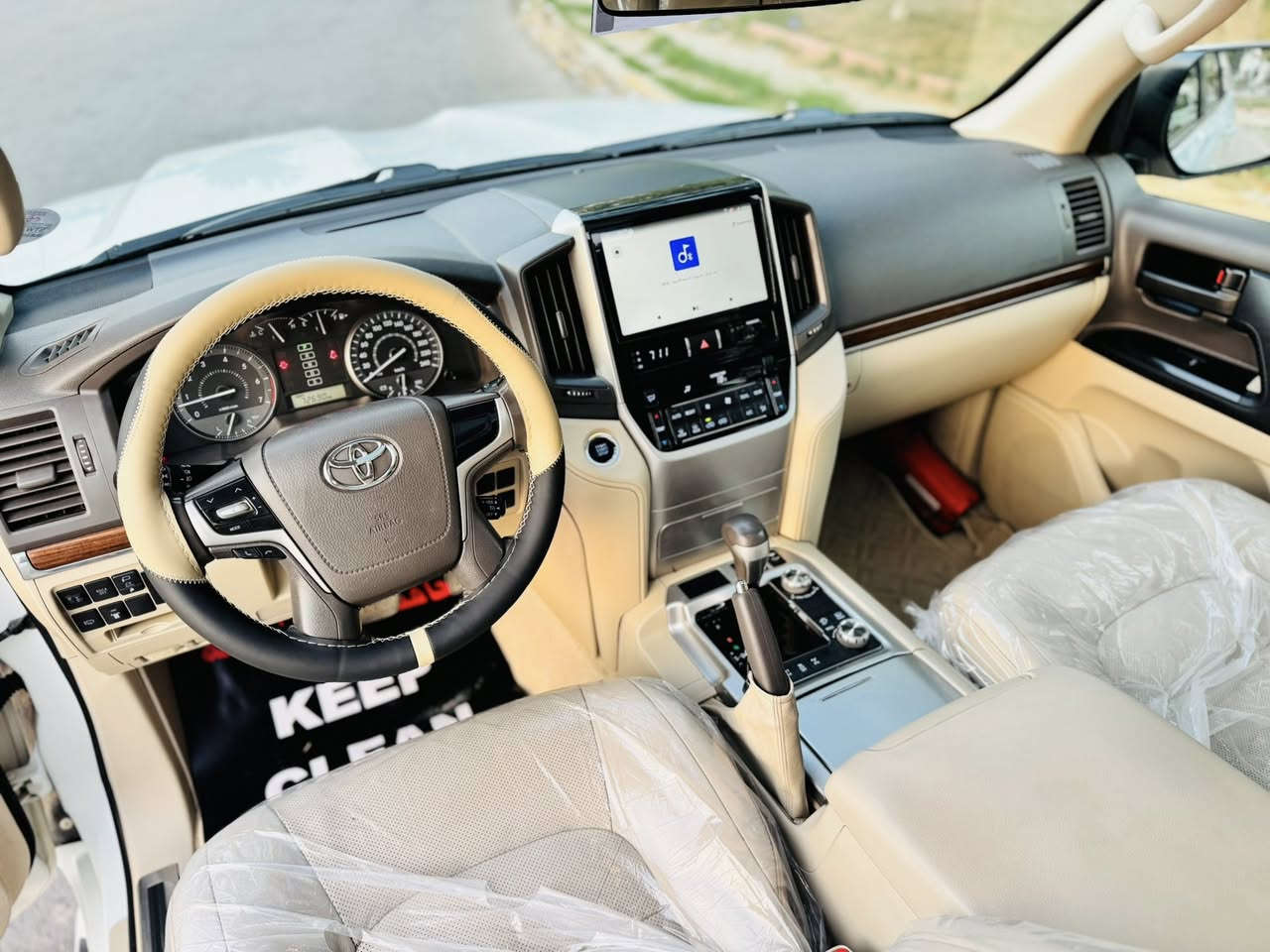 الـسـلام عـلـيـكـم
لانـدكـروز. :  2018  بـريـم أصـلـي
ماشيه 72 الف كيلو حقيقي بشرط
مـكفـولـه كـفـالـه عـامـه بـدون أي صـبـغ وبـارد وتـبـديـل وكــيـر والـمـكـينـه كلهن بشـرط جداً جديده

الــــــمــــواصــفـــات 1/1 بـريـمـي
.كشنات جلد وكهرباء 3 حركات
.شاشه سقف+ سلايت روف
.أشاير لكزز+ وكامره خلفيه
.حساسات امامي خلفي
.مراية كهرباء وقلابه عند الرجوع
.دبل ماوس + تشغيل عن بعد
. 8 أيـربـاگ + أضويه بـلـدوسـات
. عدسة لايت متحركه
.زراك لايت + شـاشـه 

ملاحظة….
السياره جداً نظيفه وجديده ومكفوله من كلشي وعدتها ولهوك وسماعات وبصمتين كلهن موجودات بلكارتون رقم بغداد الماني ومكان السياره بغداد اتصل وتدلل عيوني الك 

الـسـعـر (518) ورقه وبيهه مجال
مـوبـايـل (***********)
