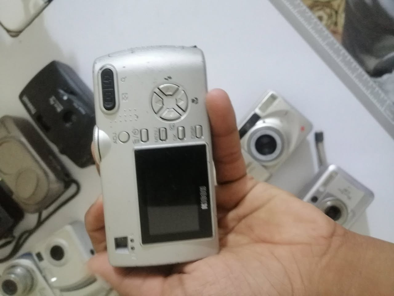 سلام عليكم 
مجموعة كامرات فحم  
نص بيهم بطاريه ونص لا

قيم وخذ يوجد توصيل


**إذا كنت صاحب هذا الإعلان وتريد حذفه لأي سبب، رجاءا أرسل رسالة إلى الدعم الفني**