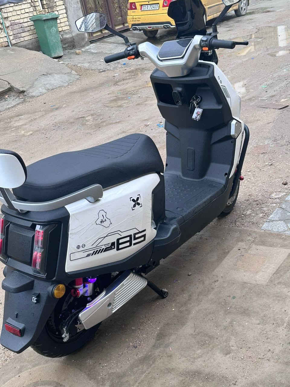 سلام عليكم ورحمه الله وبركاتو 
دراجه شحن الصاعقه موديل 2026
شركه واحد عراق  معروفه 
ملف 2000 عدد البطاريات 6كبار مسطره
عدد التحويلات 4 
تقطع مسافه 70 k حقيقي 
 السعر 900 وبيه مجال بسيط جدا مكاني بغداد الزعفرانيه ***********
